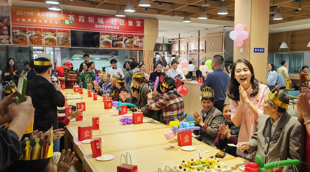 在台江区苍霞新城长者食堂，社区长者头戴生(21051291)-20260825113425.png